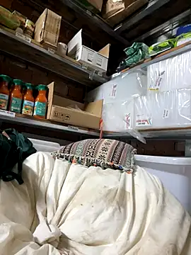 linh21107 online show from December 3, 2025, 1:50 am