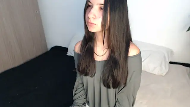   abrill   online show from October 27, 2025, 8:32 pm