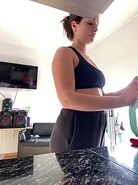 Danielaeliana online show from April 11, 2026, 7:17 pm