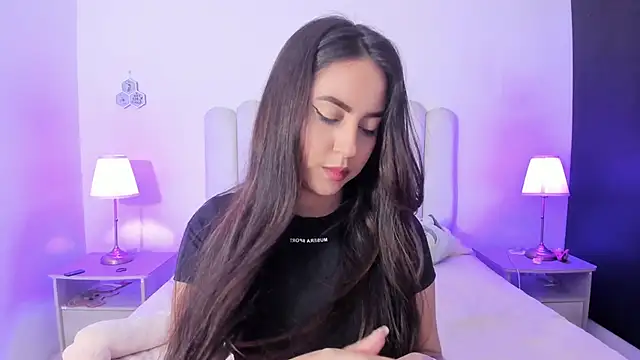 Snapshot of SofieBunnie chatting on June 18, 2026, 11:54 pm SofieBunnie online show from June 18, 2026, 11:54 pm