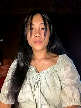 EmLy02 online show from November 5, 2025, 12:19 pm