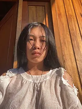 EmLy02 online show from November 23, 2025, 1:04 am