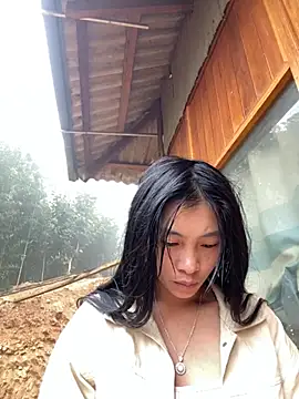 EmLy02 online show from November 5, 2025, 12:14 am