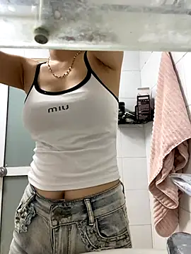 Snapshot of Miumieu chatting on September 24, 2025, 2:51 am Miumieu online show from September 24, 2025, 2:51 am