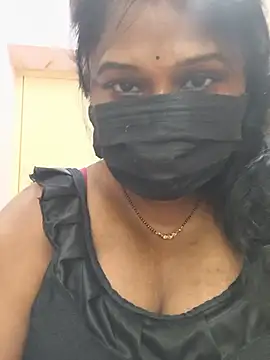 Snapshot of chaitara-reddy chatting on July 17, 2026, 8:33 am chaitara-reddy online show from July 17, 2026, 8:33 am