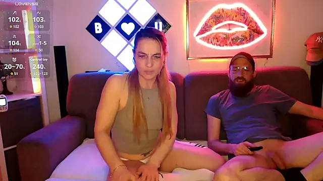 XBellaXundXUweX online show from March 22, 2026, 7:48 pm