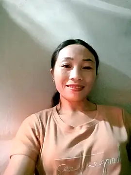 lucybaby00 online show from November 11, 2025, 1:39 pm