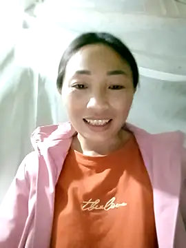 lucybaby00 online show from April 1, 2026, 1:41 pm