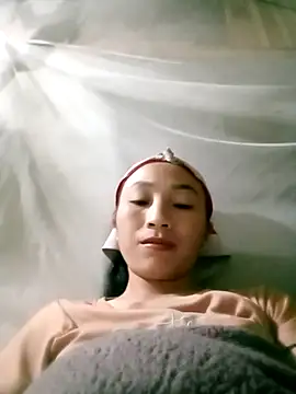 lucybaby00 online show from October 25, 2025, 3:12 pm