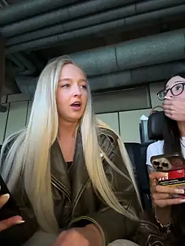 emilypeperoni online show from September 21, 2025, 4:23 pm