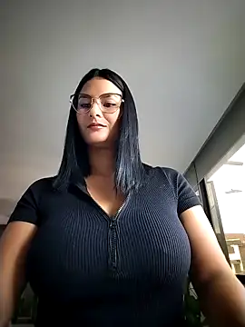 gabysanta  online show from November 6, 2025, 1:37 pm