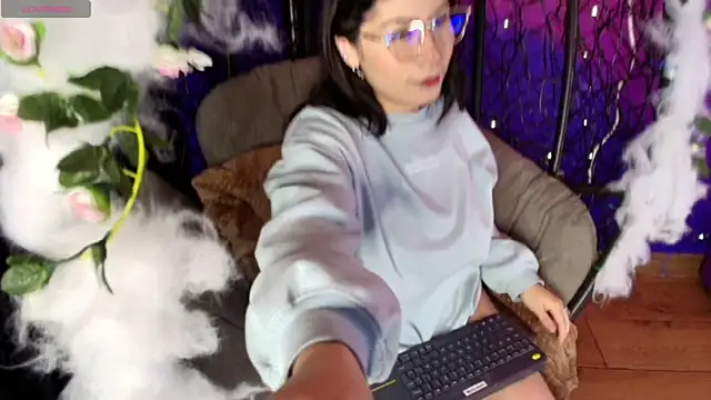 kitty malach online show from November 18, 2025, 4:49 am