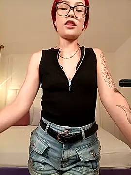 mae lyra online show from February 18, 2026, 9:44 pm