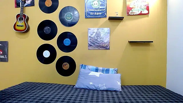 skinnyverus18 online show from March 18, 2026, 7:48 pm