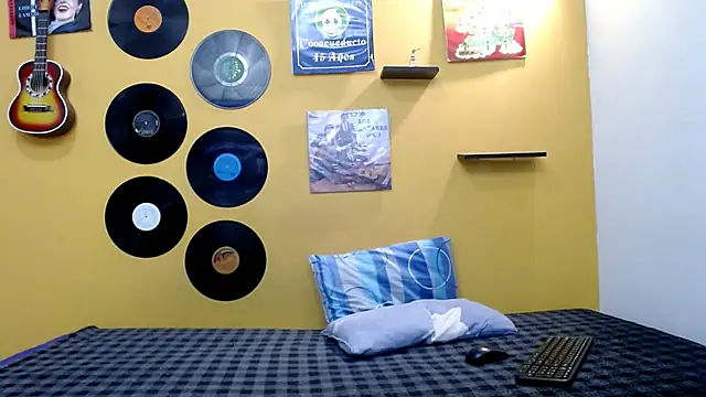 skinnyverus18 online show from April 9, 2026, 7:09 pm