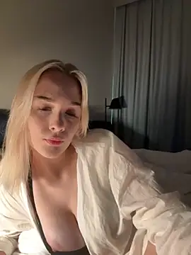 DaryaDoll online show from November 5, 2025, 8:17 am