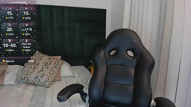 SaraWagner  online show from October 26, 2025, 12:11 am