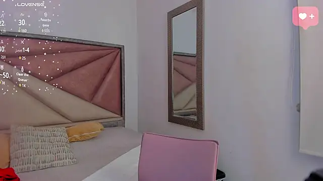 Snapshot of SaraWagner_ chatting on June 19, 2026, 12:38 am SaraWagner online show from June 19, 2026, 12:38 am