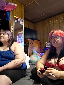 Snapshot of GoddessDess chatting on May 19, 2026, 9:33 pm GoddessDess online show from May 19, 2026, 9:33 pm