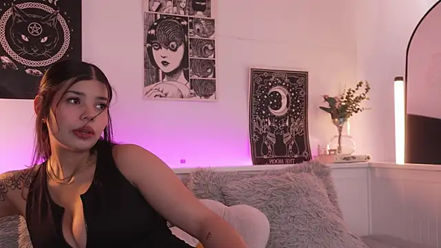 sophieee art online show from September 11, 2025, 6:30 pm