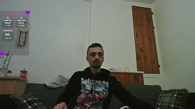 Snapshot of MilotheSwitch chatting on September 13, 2025, 8:53 pm MilotheSwitch online show from September 13, 2025, 8:53 pm