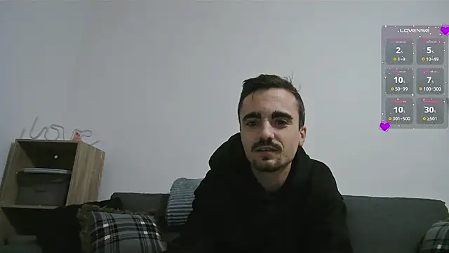 Snapshot of MilotheSwitch chatting on October 21, 2025, 6:40 pm MilotheSwitch online show from October 21, 2025, 6:40 pm