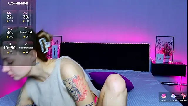 LindaBrilliant online show from December 17, 2025, 6:40 am