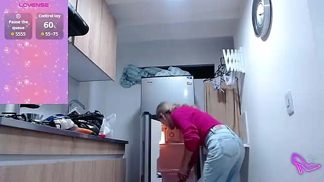 AllysonStonne online show from October 18, 2025, 11:40 pm