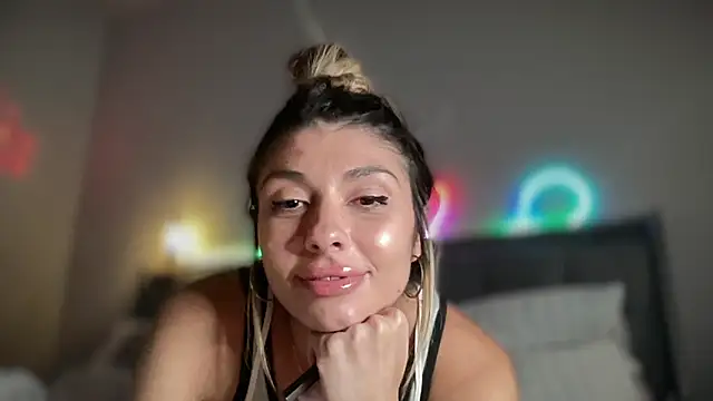 bbgurlnickii online show from November 11, 2025, 5:24 am