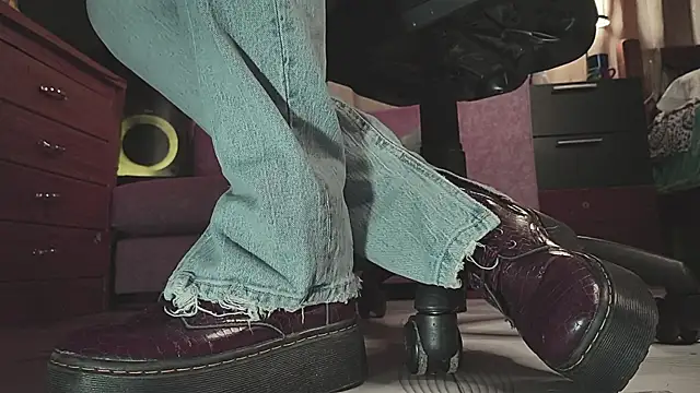 Snapshot of gigifontaine__ chatting on October 26, 2025, 12:22 am gigifontaine online show from October 26, 2025, 12:22 am