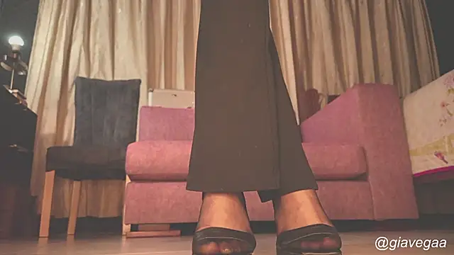 Snapshot of gigifontaine__ chatting on December 3, 2025, 9:58 pm gigifontaine online show from December 3, 2025, 9:58 pm