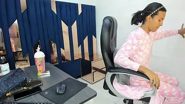 Aisha hotts777 online show from February 4, 2026, 4:29 am