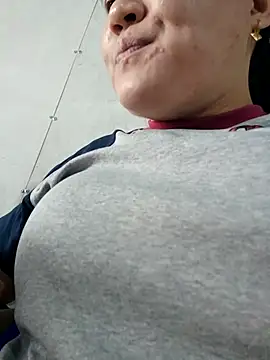  Babyrose  online show from November 7, 2025, 8:08 am