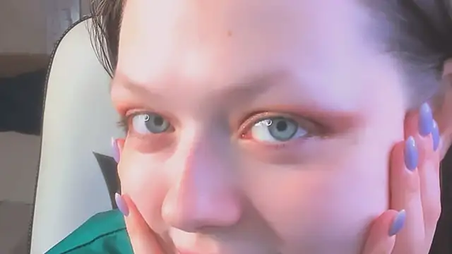 Lunar Lily online show from April 11, 2026, 5:48 am