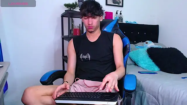 Gael Jones online show from October 28, 2025, 3:07 am