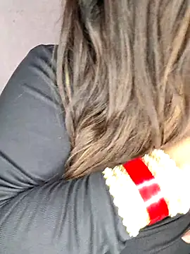 indian-hotmilfs online show from December 4, 2025, 11:37 pm