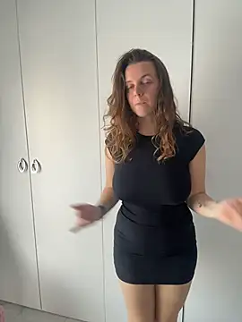 TenderLaGlamor online show from November 29, 2025, 11:21 am