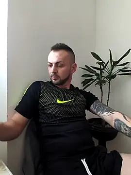 papichulo0099 online show from February 14, 2026, 6:13 am