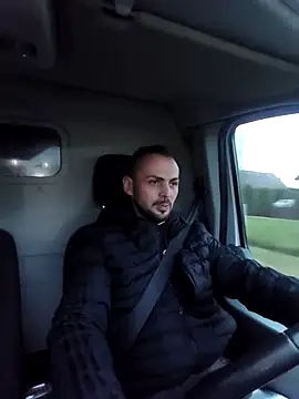 papichulo0099 online show from November 25, 2025, 5:52 am