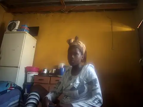 Snapshot of Caramelchick01 chatting on October 3, 2025, 7:10 am Caramelchick01 online show from October 3, 2025, 7:10 am