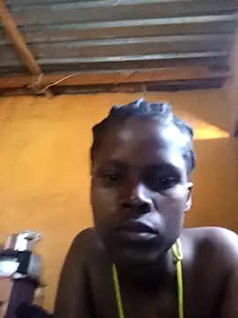 Snapshot of Caramelchick01 chatting on October 8, 2025, 7:21 am Caramelchick01 online show from October 8, 2025, 7:21 am