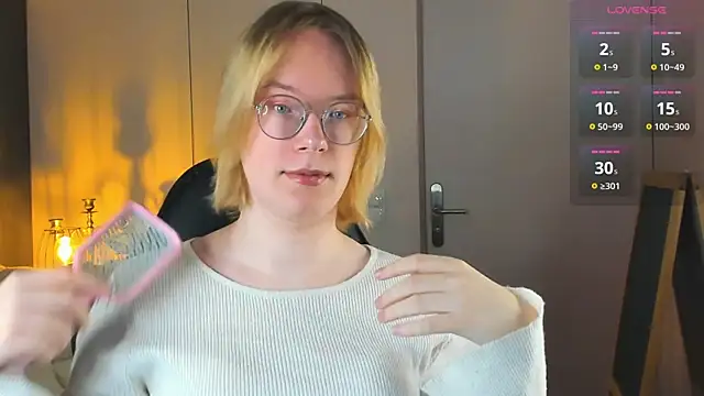 Amanda Butlerr online show from November 10, 2025, 10:42 am