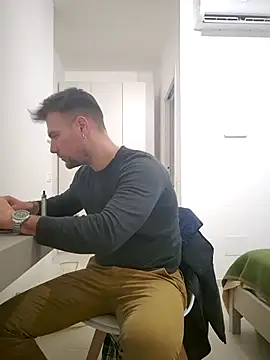 mrlyuis online show from December 16, 2025, 4:55 pm