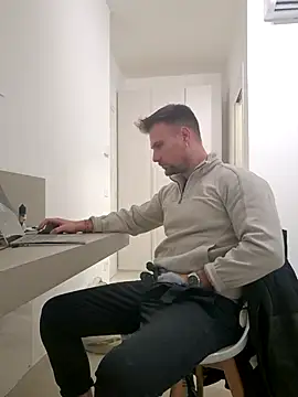 mrlyuis online show from December 15, 2025, 5:19 pm