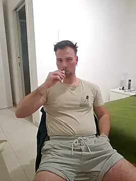 mrlyuis online show from February 22, 2026, 11:06 pm