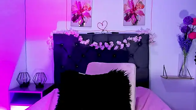 Snapshot of SagiraBelle chatting on April 18, 2026, 7:58 pm SagiraBelle online show from April 18, 2026, 7:58 pm