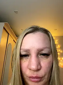 Bellissa  online show from October 30, 2025, 2:25 pm