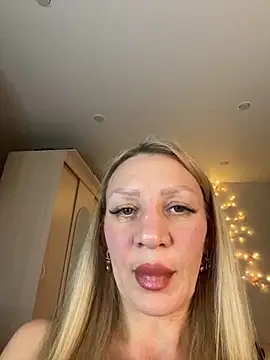 Snapshot of Bellissa_ chatting on October 12, 2025, 2:18 pm Bellissa online show from October 12, 2025, 2:18 pm