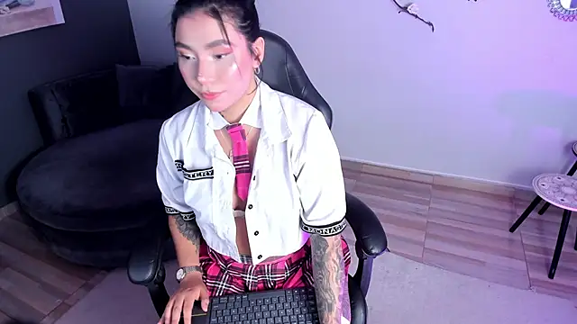 Snapshot of emy_williams chatting on May 26, 2026, 7:12 pm emy williams online show from May 26, 2026, 7:12 pm