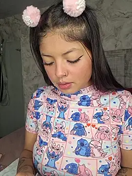 ashleythompson2025 online show from January 8, 2026, 12:44 pm